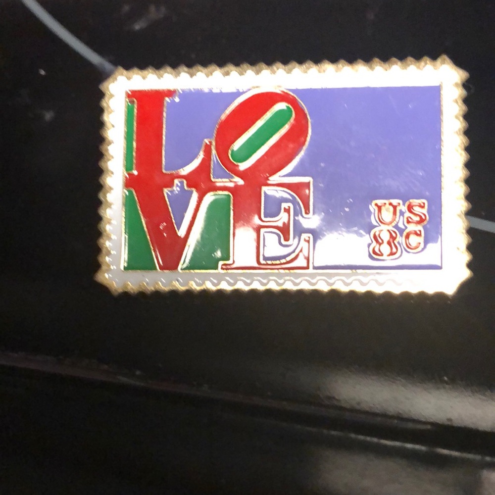 ❤️Vintage USPS Love Pin- 453 $20 or $15 w/offer